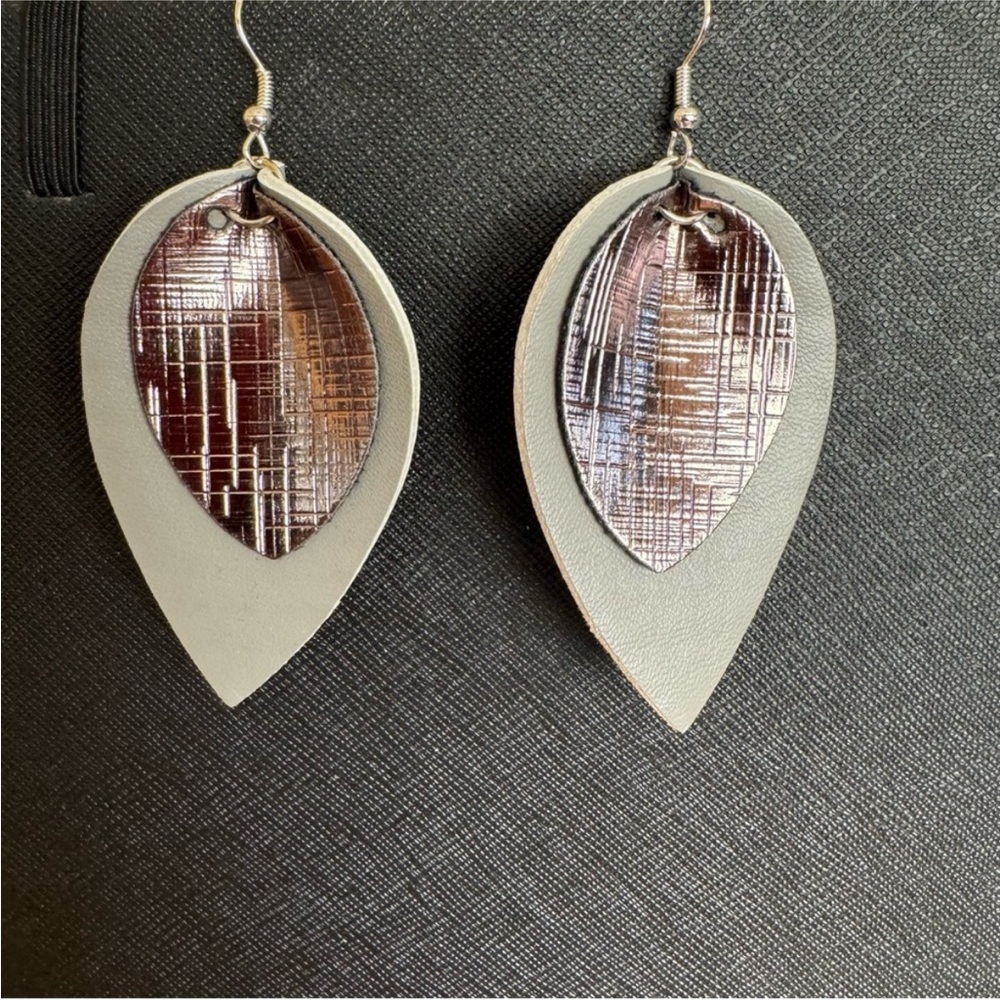 NWT Grey Petal Shaped Faux Leather Earrings. - Picture 3 of 3